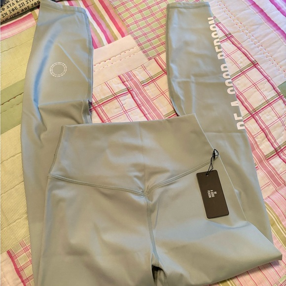 NWT Be A Good Person Core Leggings in Quiet Green Size S - Picture 2 of 3